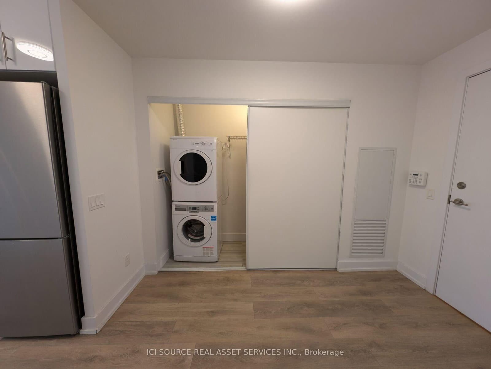 128 Fairview Mall Drive, Unit 320 thumbnail 3