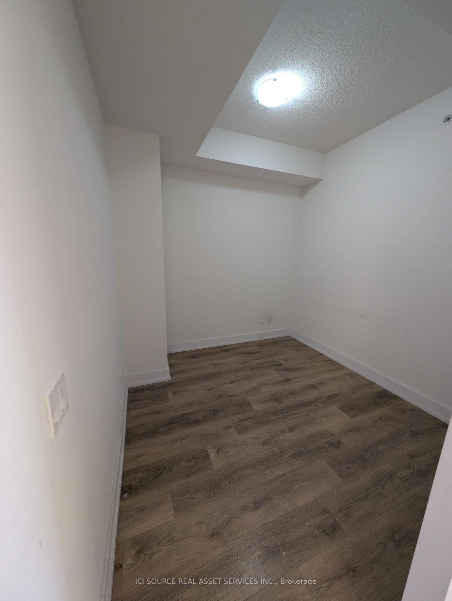 128 Fairview Mall Drive, Unit 320 thumbnail 7