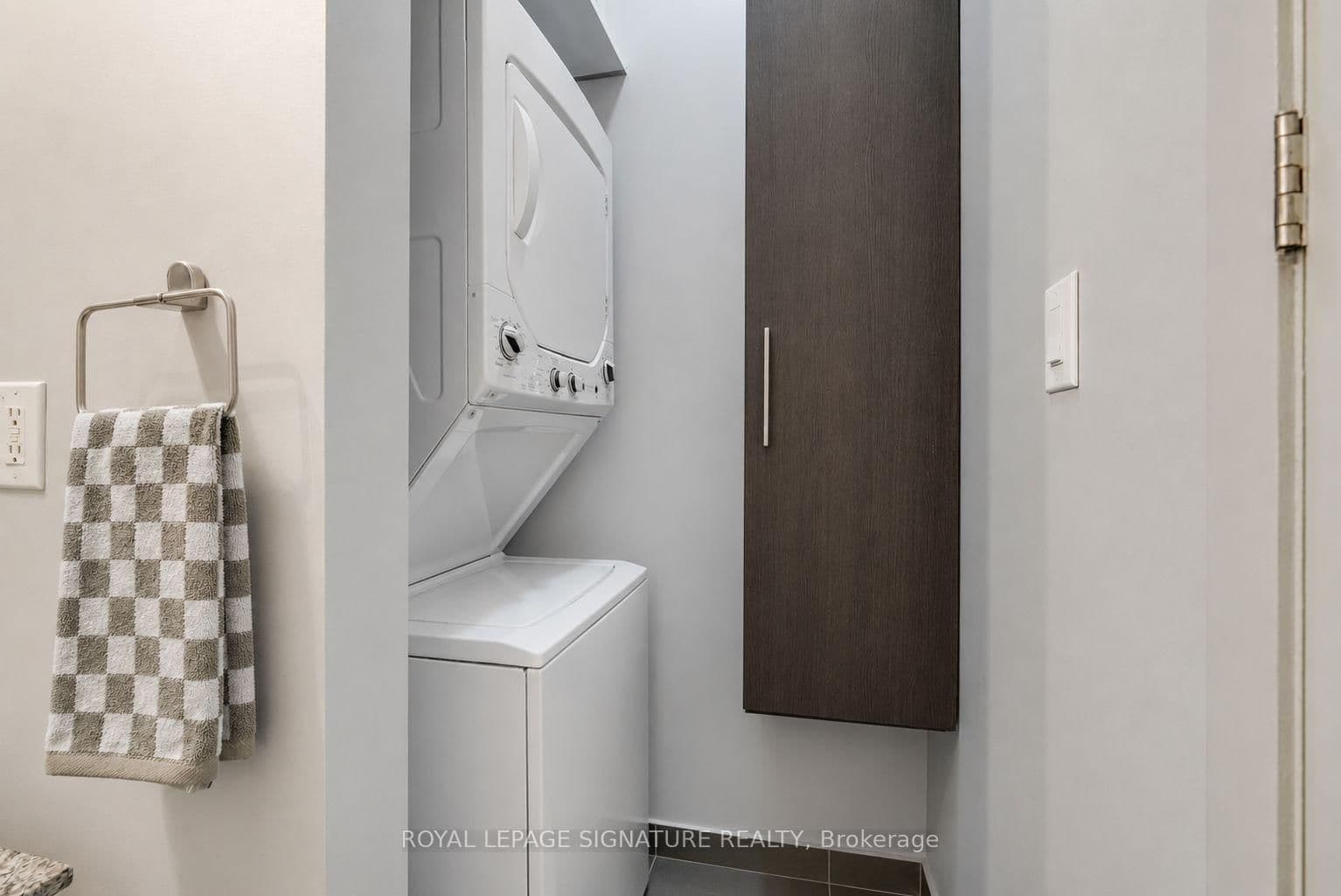 205 Frederick Street, Unit PH09 thumbnail 12