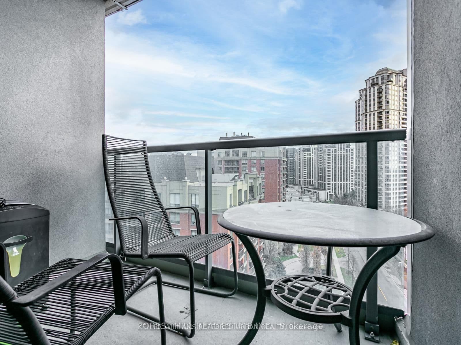 30 Harrison Garden Boulevard, Unit 1501 thumbnail 14