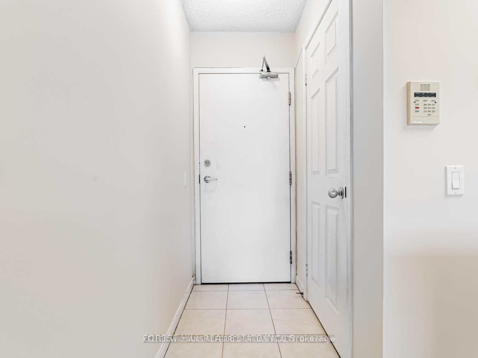 30 Harrison Garden Boulevard, Unit 1501 thumbnail 2