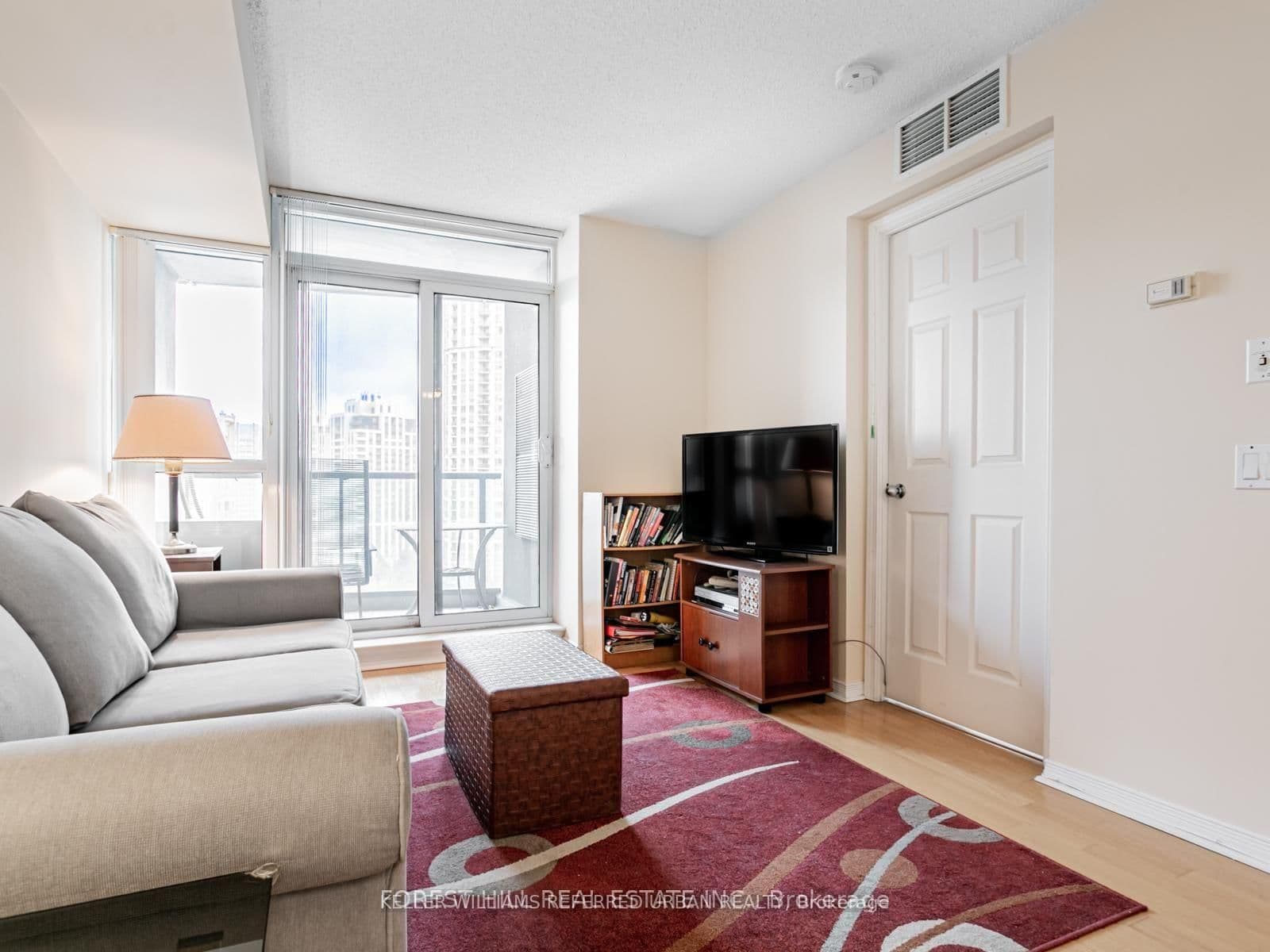 30 Harrison Garden Boulevard, Unit 1501 thumbnail 3