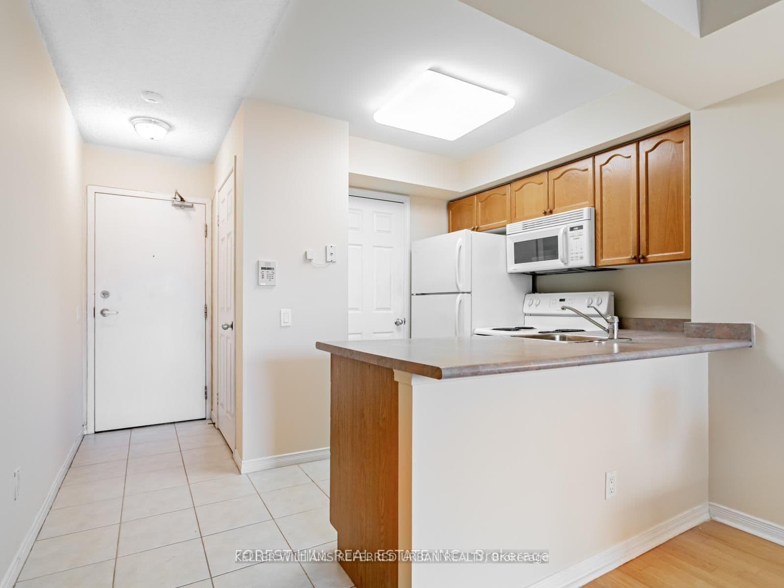 30 Harrison Garden Boulevard, Unit 1501 thumbnail 8