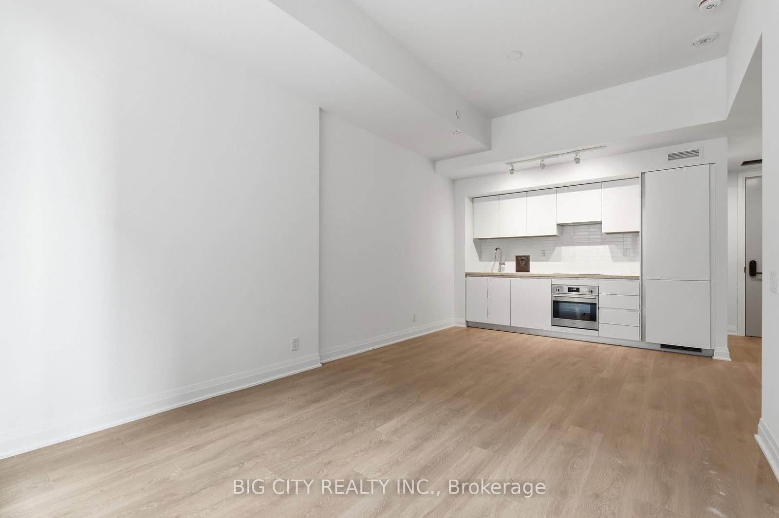 25 Frederick Todd Way, Unit 209 thumbnail 9