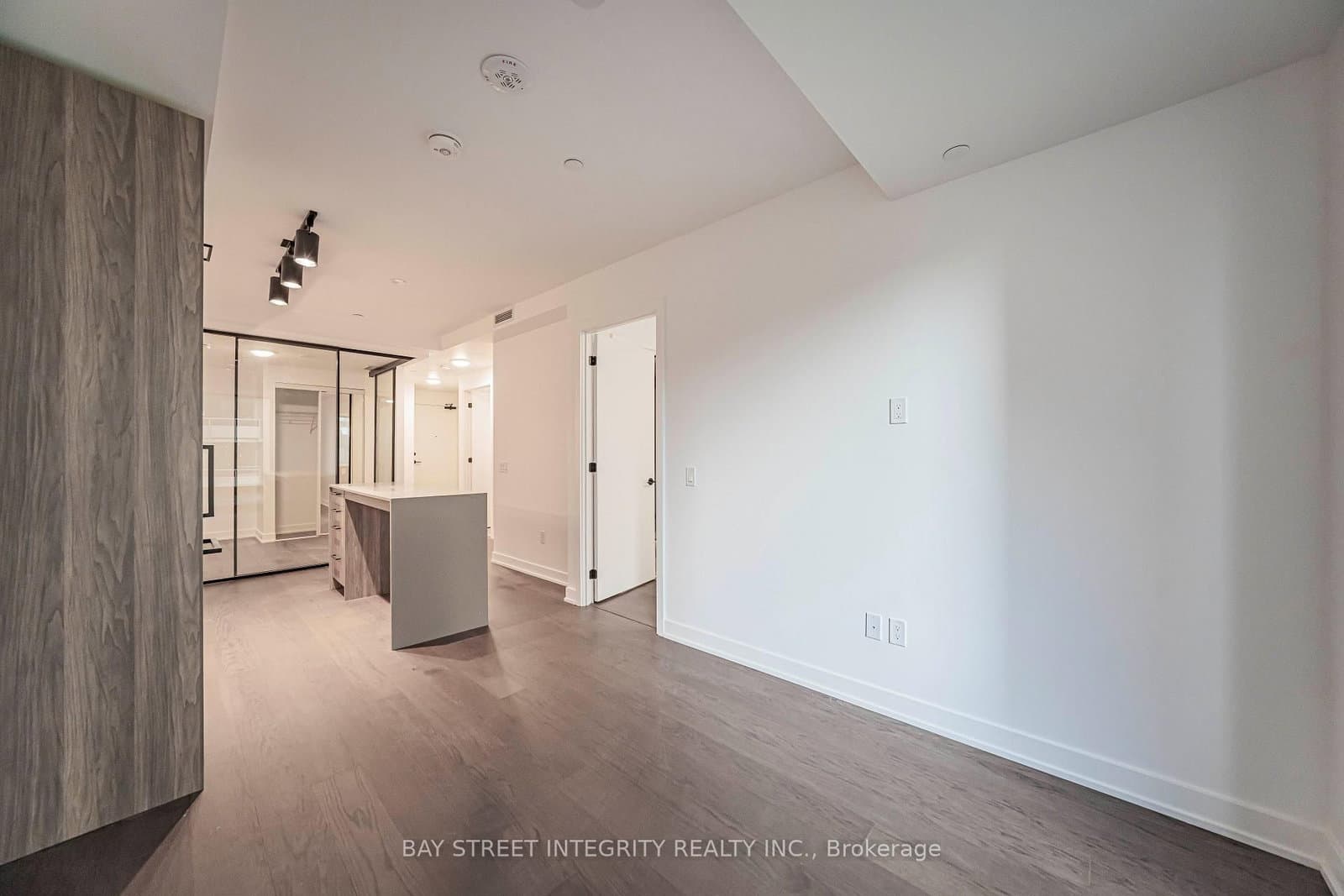 91 Montclair Avenue, Unit 702 thumbnail 10