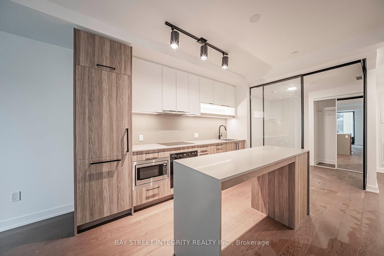 91 Montclair Avenue, Unit 702 thumbnail 6