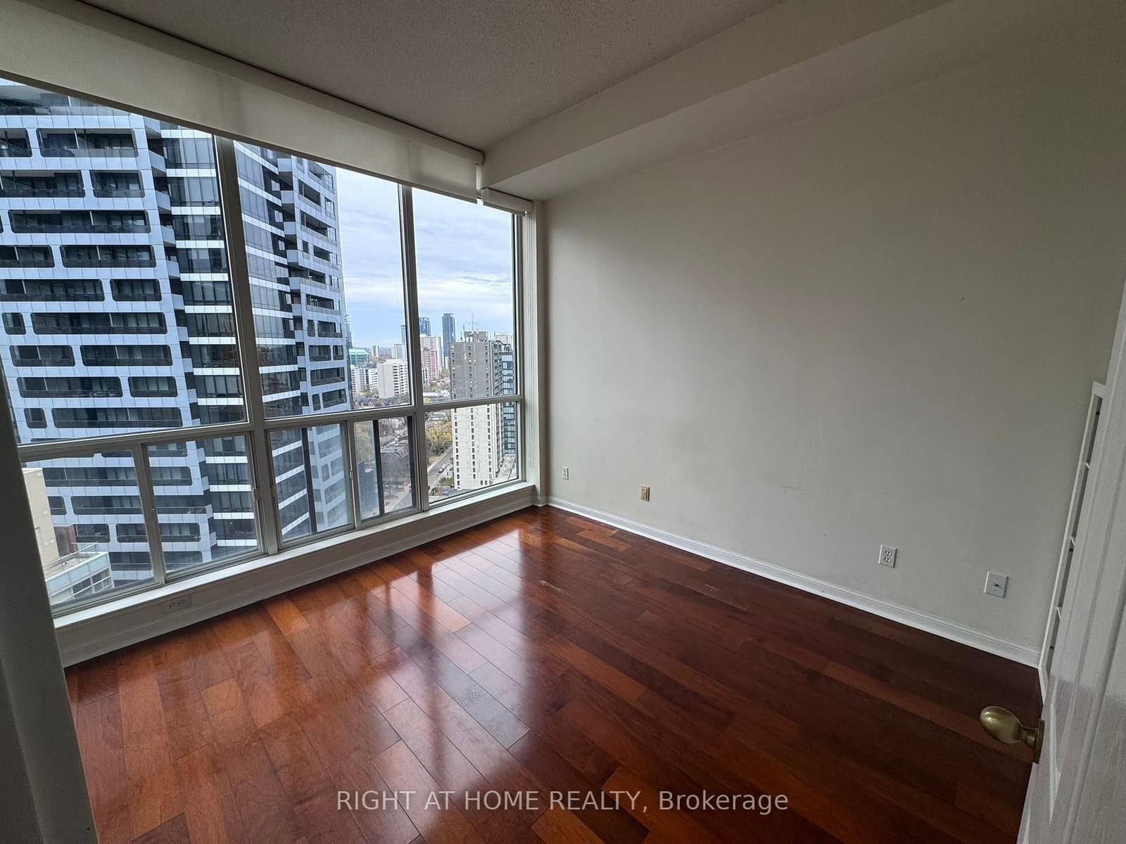 24 Wellesley Street W, Unit 2407 thumbnail 4