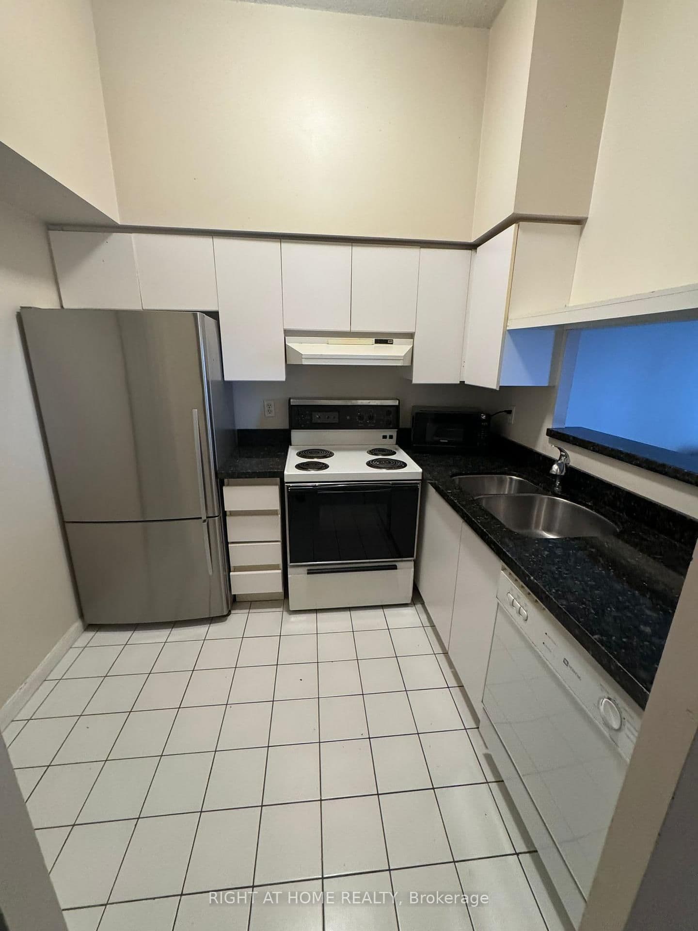 24 Wellesley Street W, Unit 2407 thumbnail 6