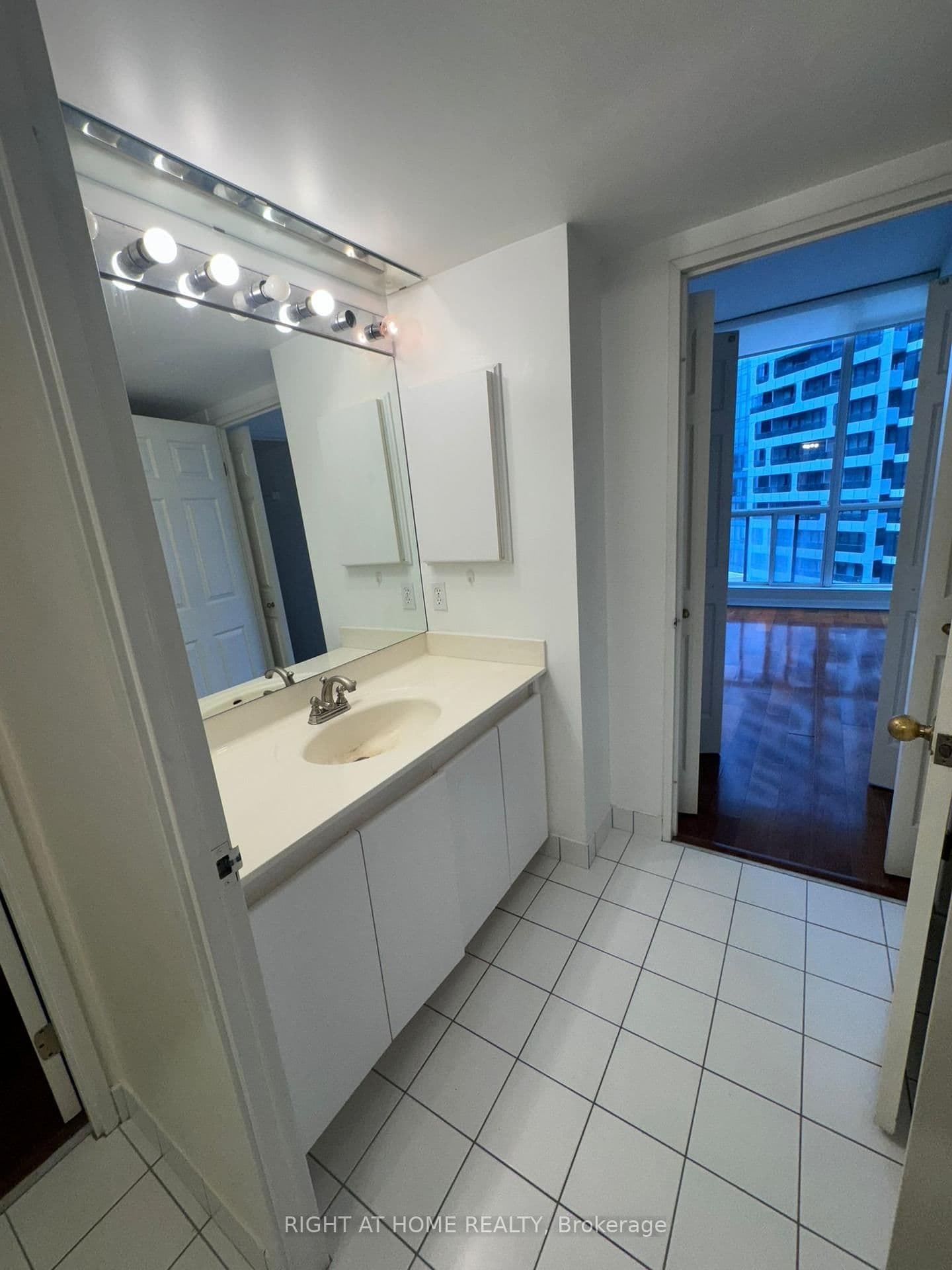 24 Wellesley Street W, Unit 2407 thumbnail 7