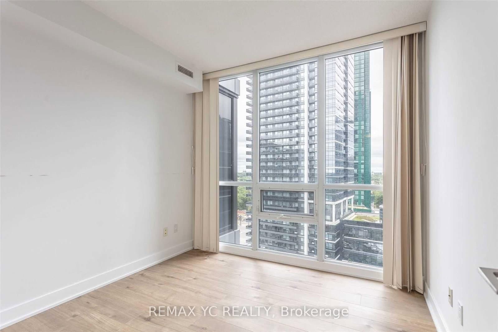 23 SHEPPARD Avenue E, Unit 1803 thumbnail 8