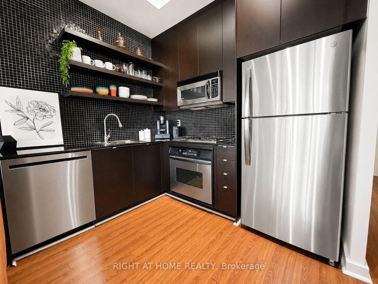 19 Brant Street, Unit 605 thumbnail 3