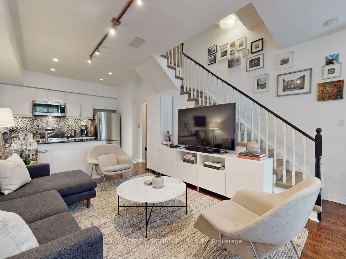 6 Wellesley Place, Unit 42 thumbnail 2