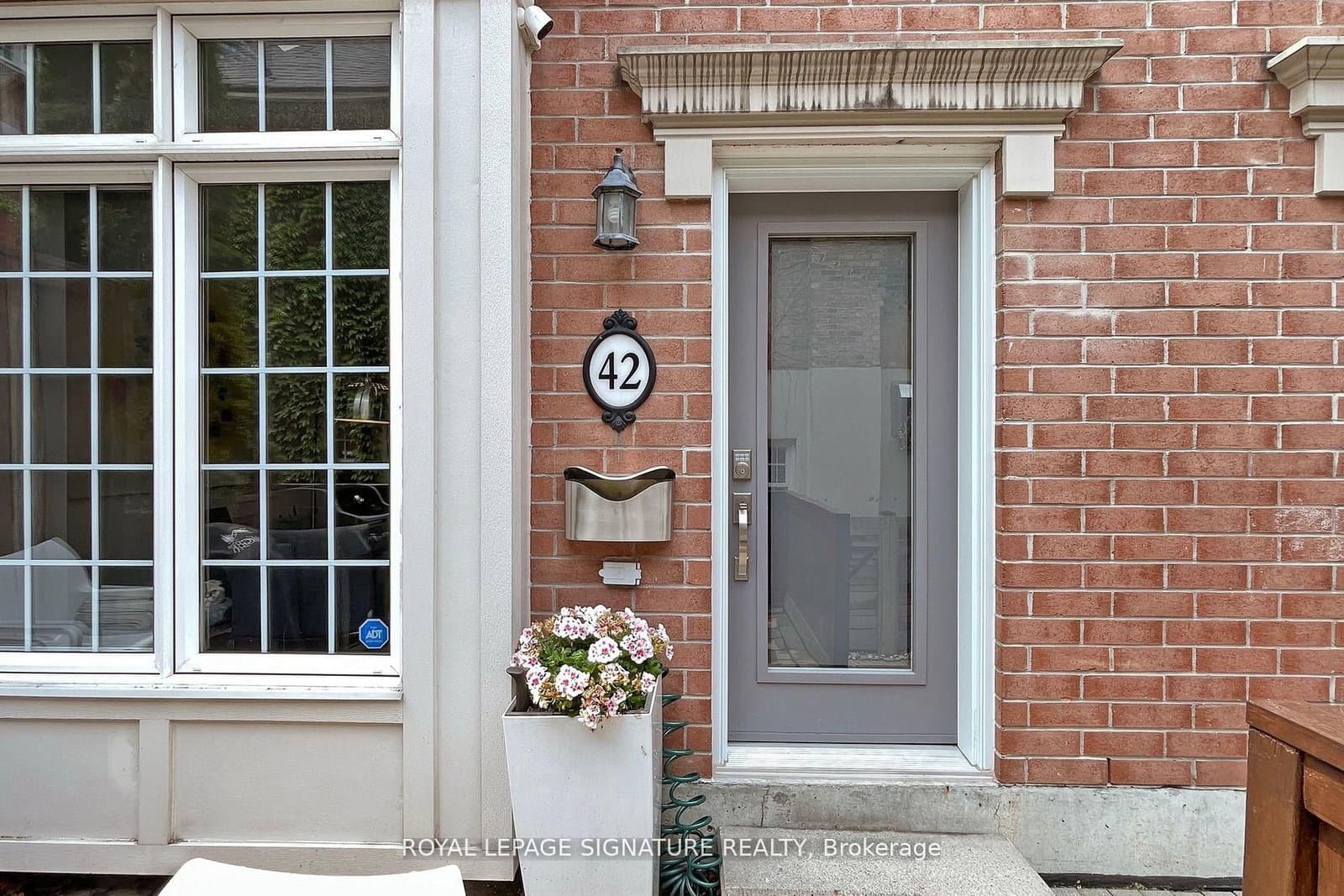 6 Wellesley Place, Unit 42 thumbnail 20