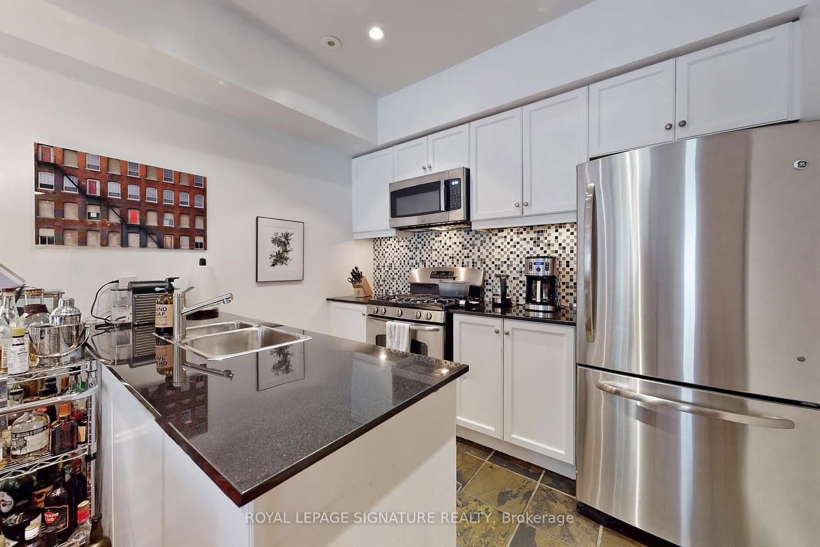 6 Wellesley Place, Unit 42 thumbnail 4