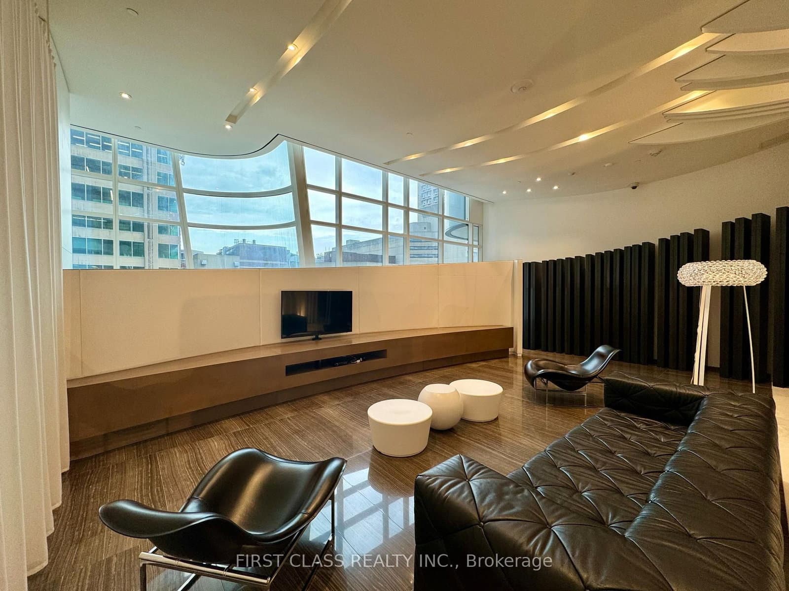 1 Bloor Street E thumbnail 11