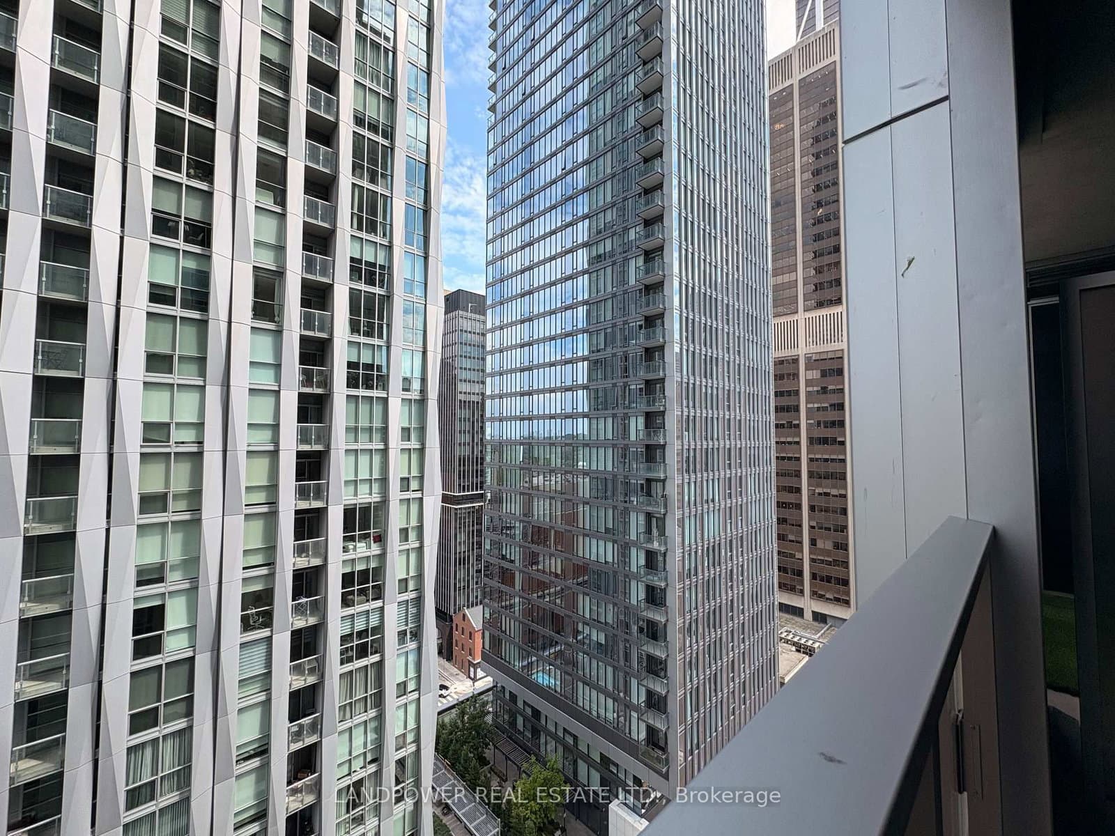 11 Yorkville Avenue, Unit 1307 thumbnail 15