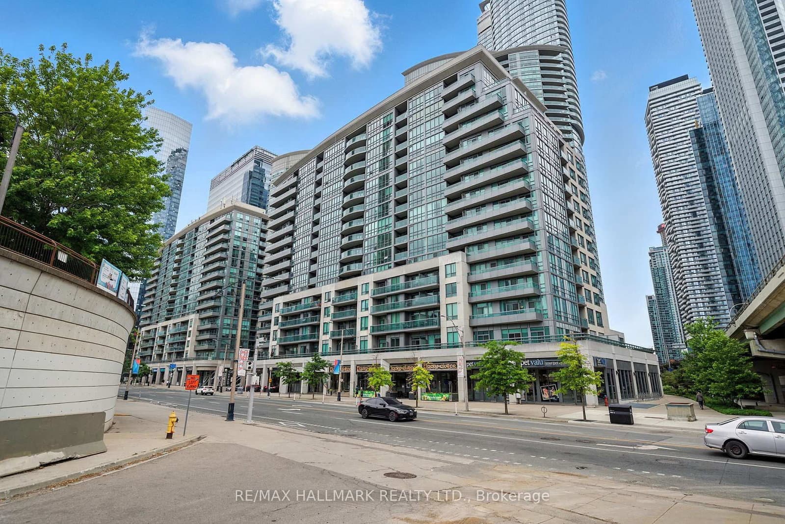 25 Lower Simcoe Street, Unit 301 thumbnail 2