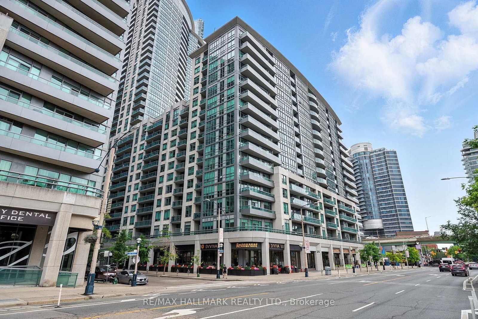 25 Lower Simcoe Street, Unit 301 thumbnail 4