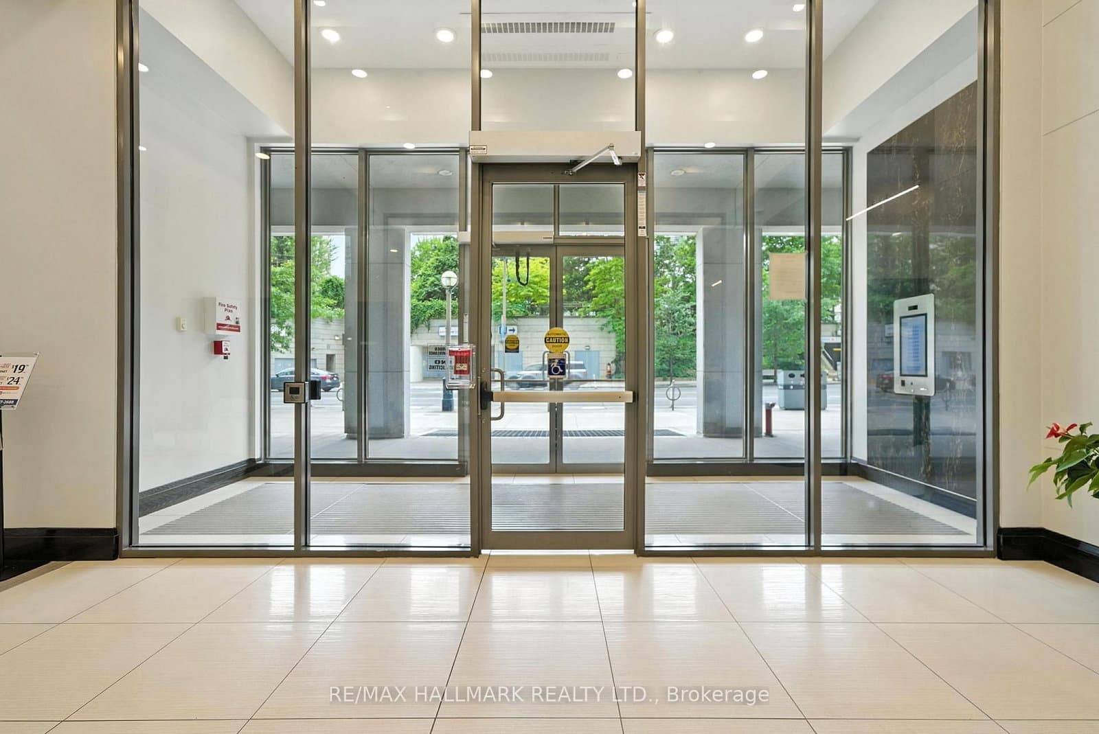 25 Lower Simcoe Street, Unit 301 thumbnail 8