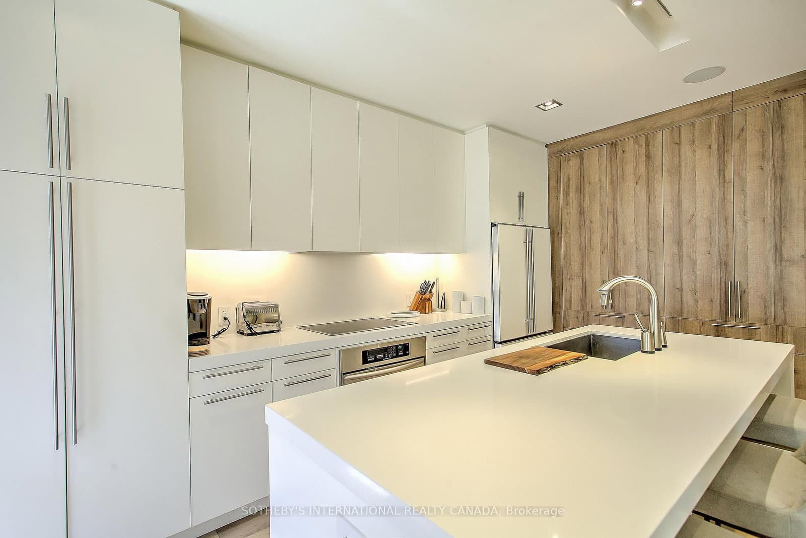 20 Blue Jays Way, Unit 2101 thumbnail 10