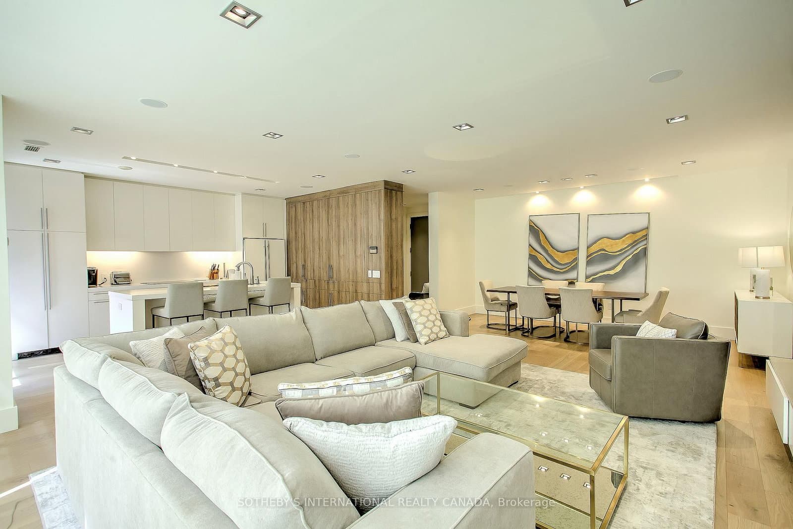 20 Blue Jays Way, Unit 2101 thumbnail 16