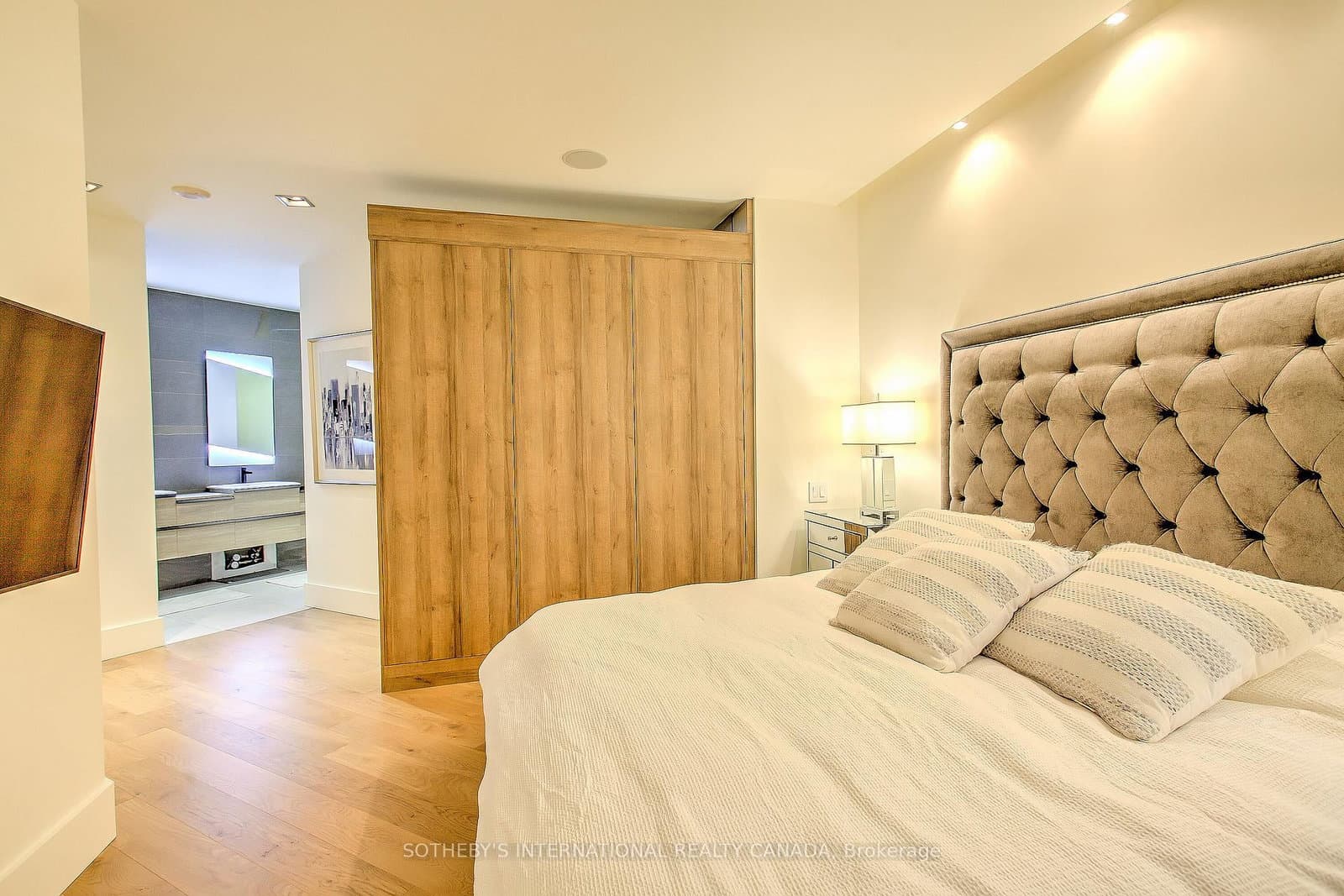 20 Blue Jays Way, Unit 2101 thumbnail 21