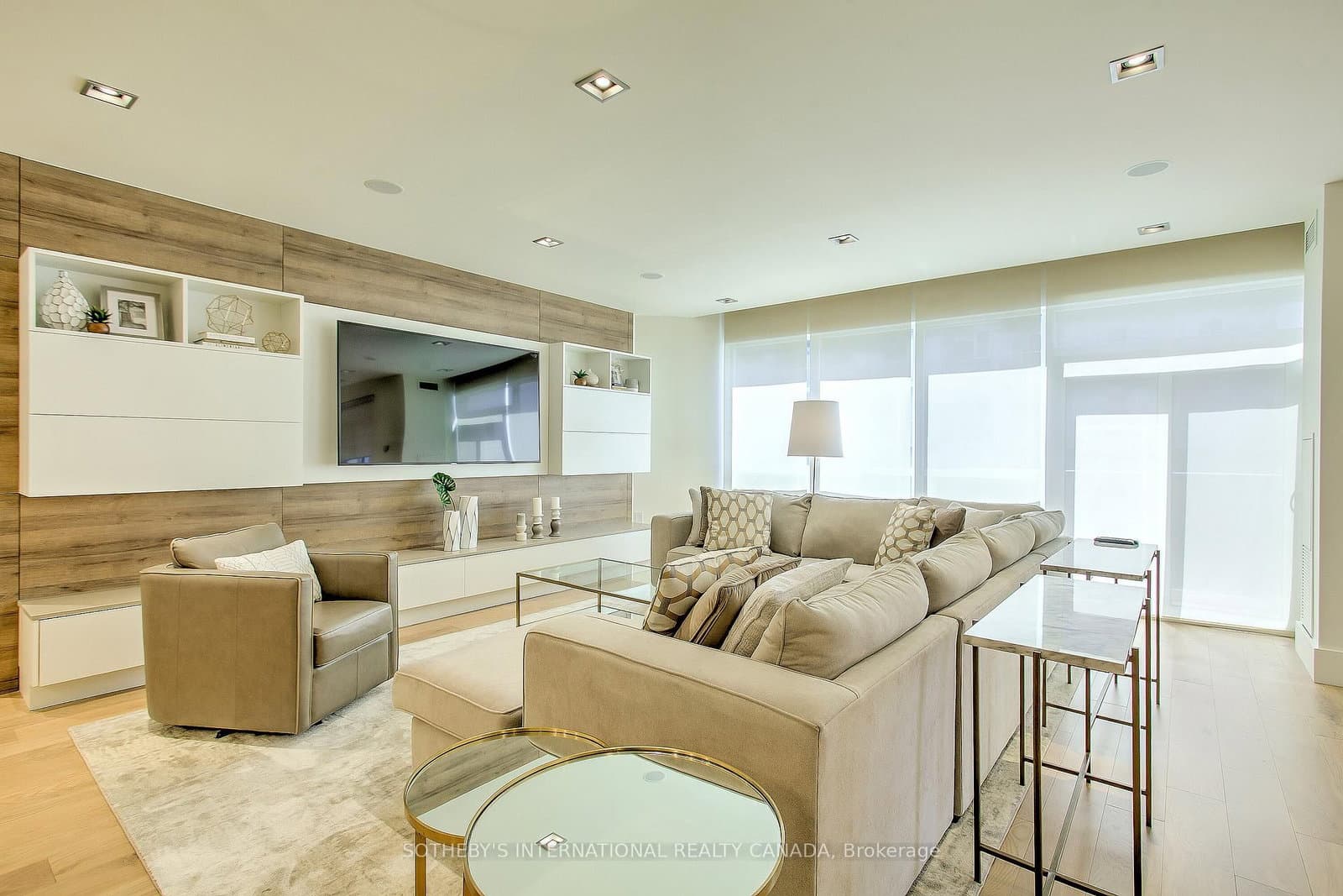 20 Blue Jays Way, Unit 2101 thumbnail 3