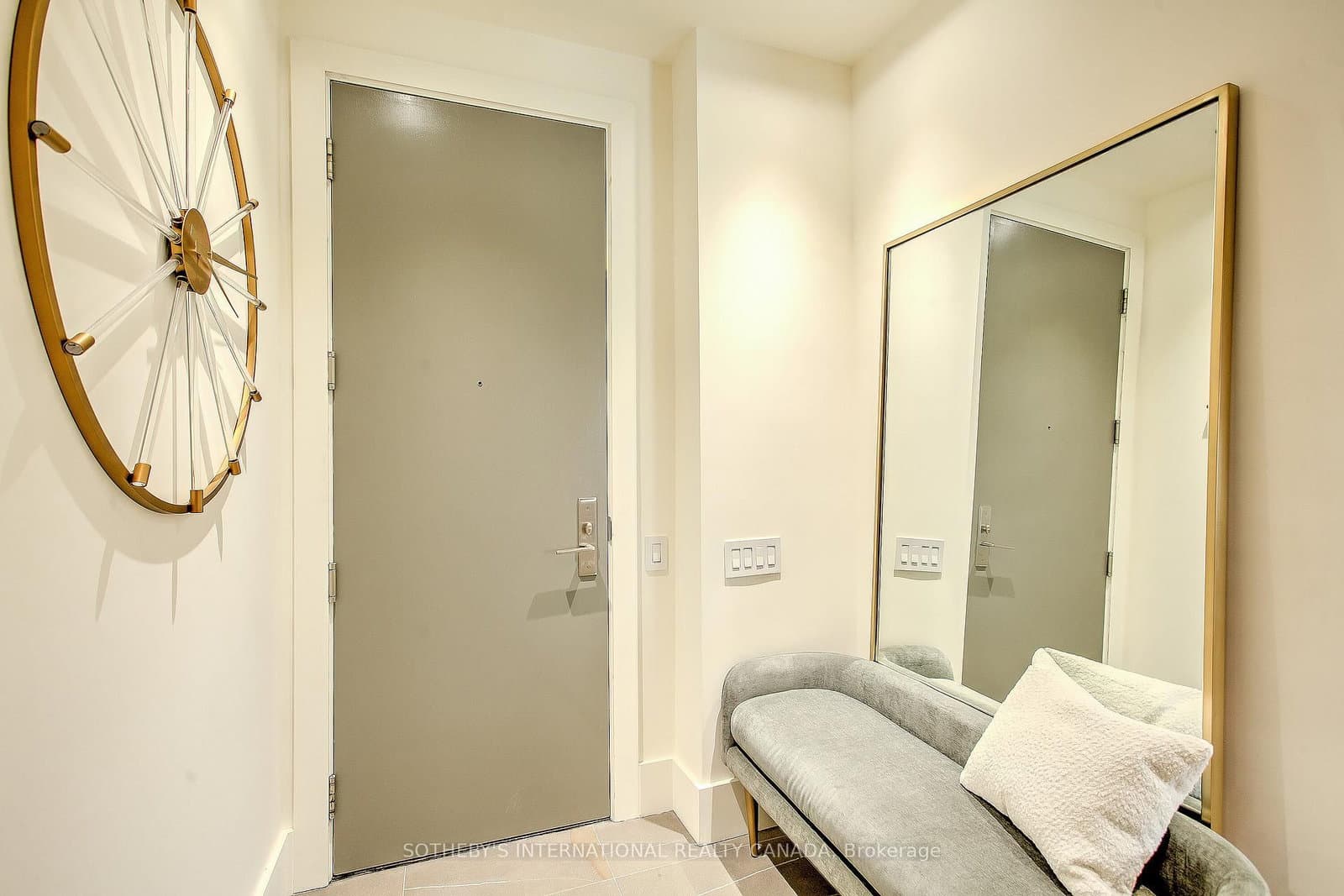 20 Blue Jays Way, Unit 2101 thumbnail 32