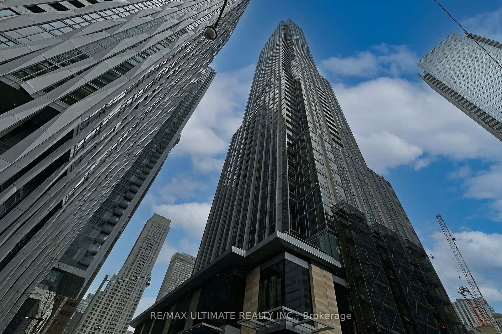 11 Yorkville Avenue, Unit 1713 thumbnail 2
