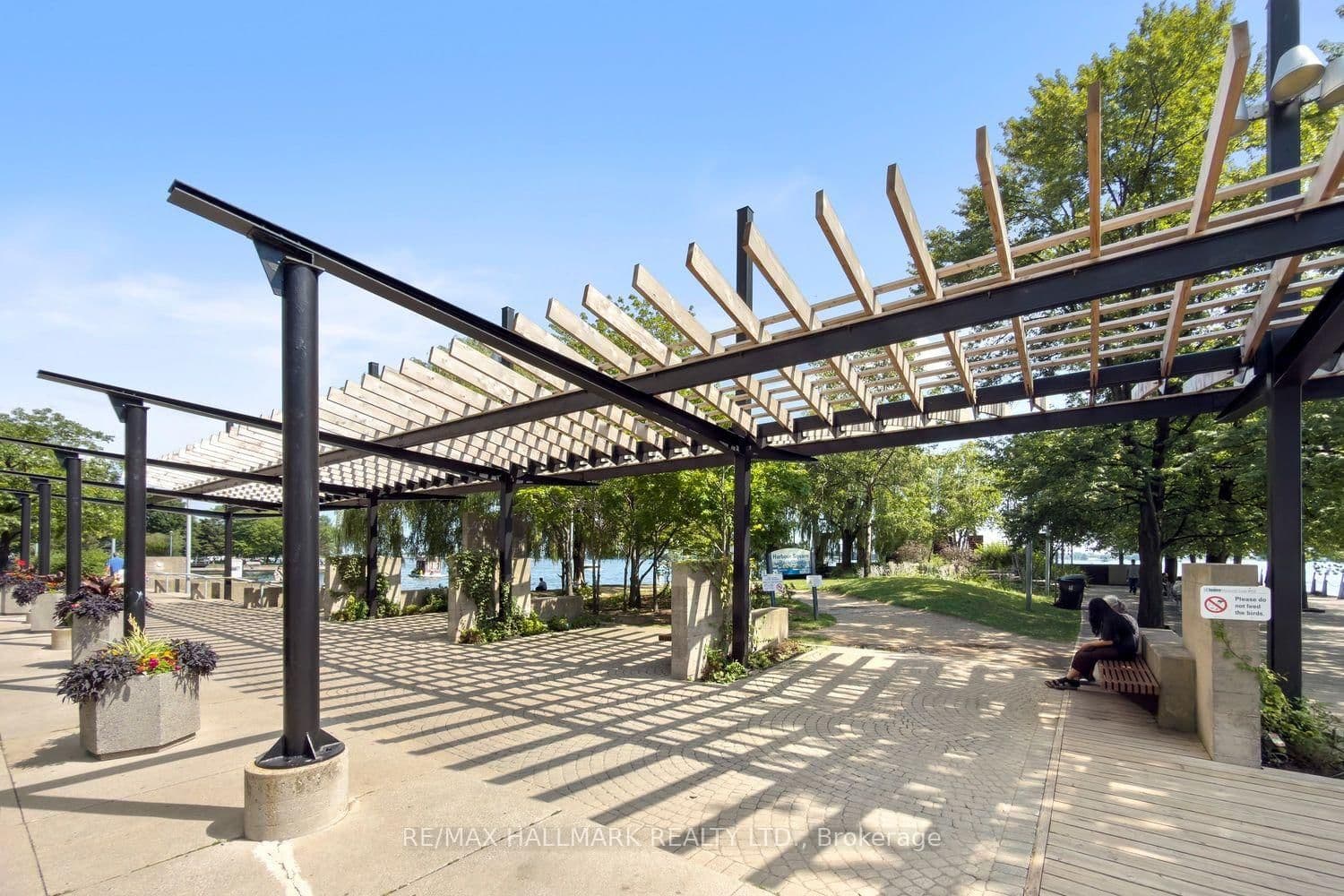 77 Harbour Square, Unit 504 thumbnail 25
