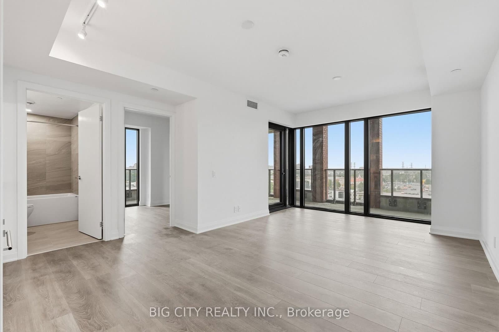 25 Frederick Todd Way, Unit 710 thumbnail 4