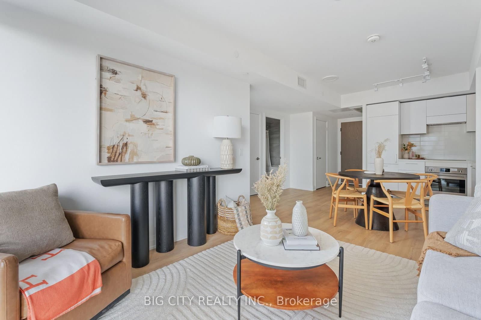 36 Brentcliffe Road, Unit 902 thumbnail 2