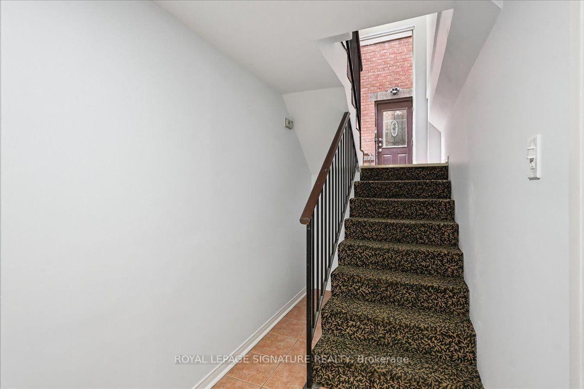 12 Castle View Avenue, Unit Lower thumbnail 16
