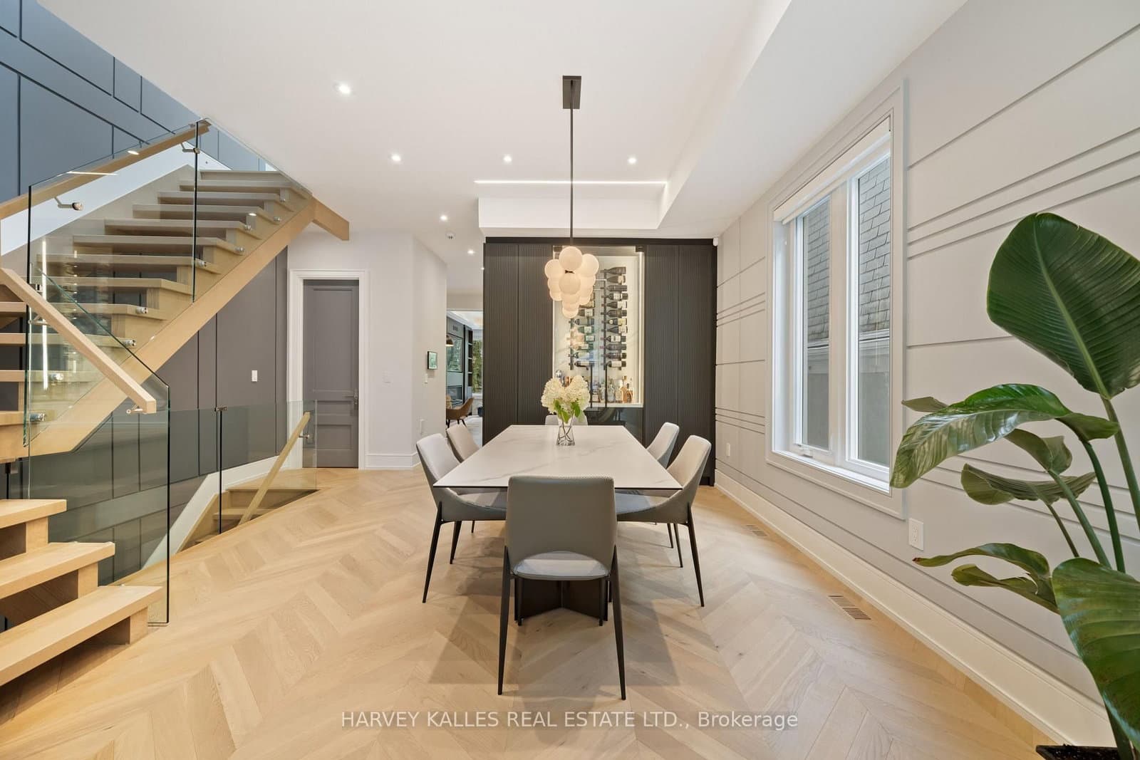 84 Florence Avenue thumbnail 10