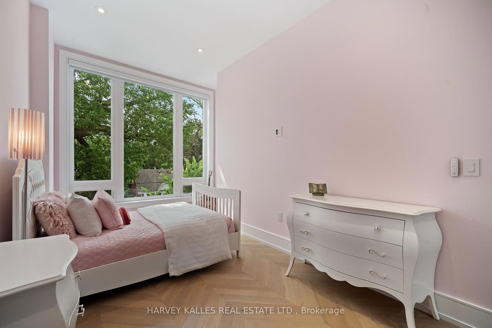 84 Florence Avenue thumbnail 28