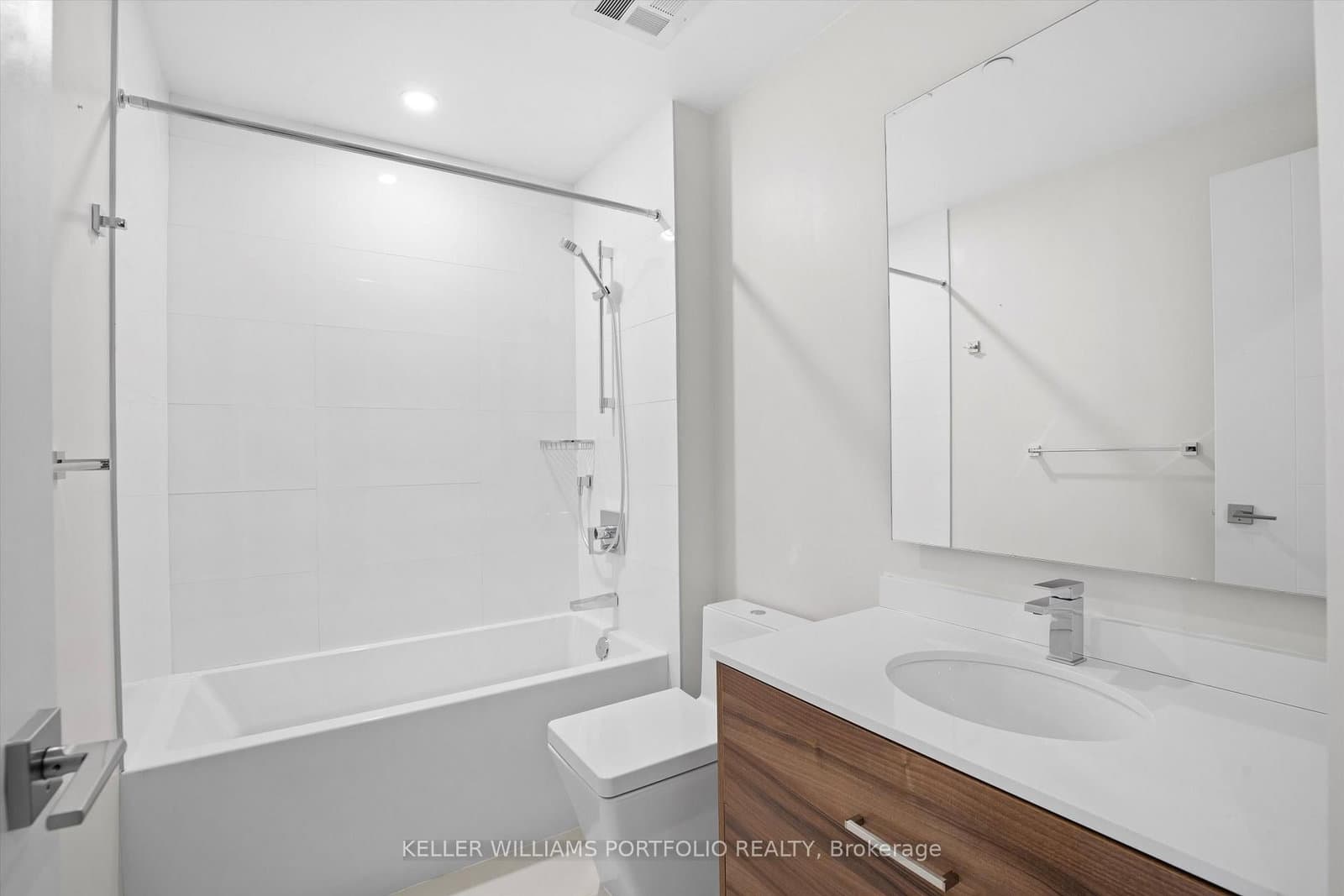 488 University Avenue, Unit 2408 thumbnail 10