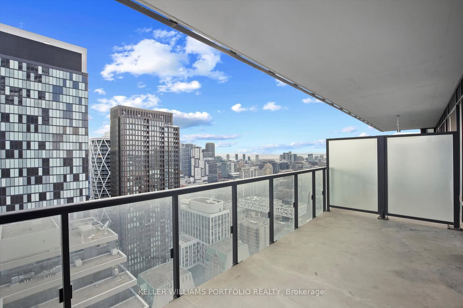 488 University Avenue, Unit 2408 thumbnail 11