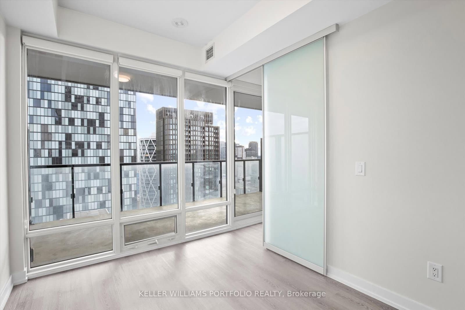 488 University Avenue, Unit 2408 thumbnail 13