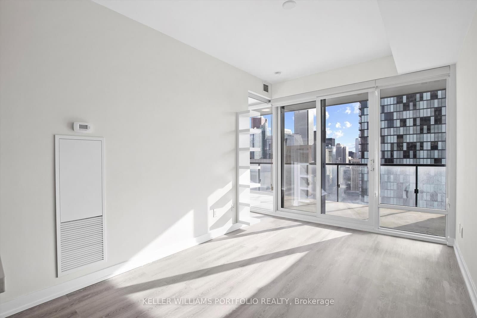 488 University Avenue, Unit 2408 thumbnail 4