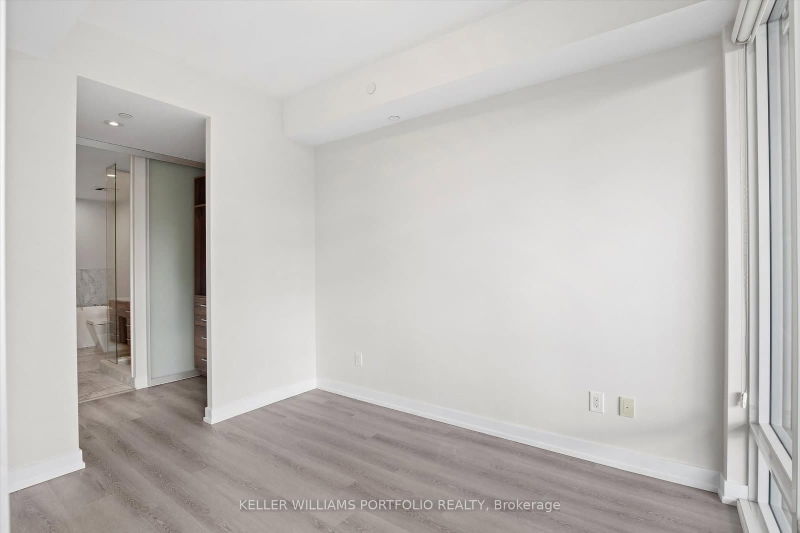 488 University Avenue, Unit 2408 thumbnail 7