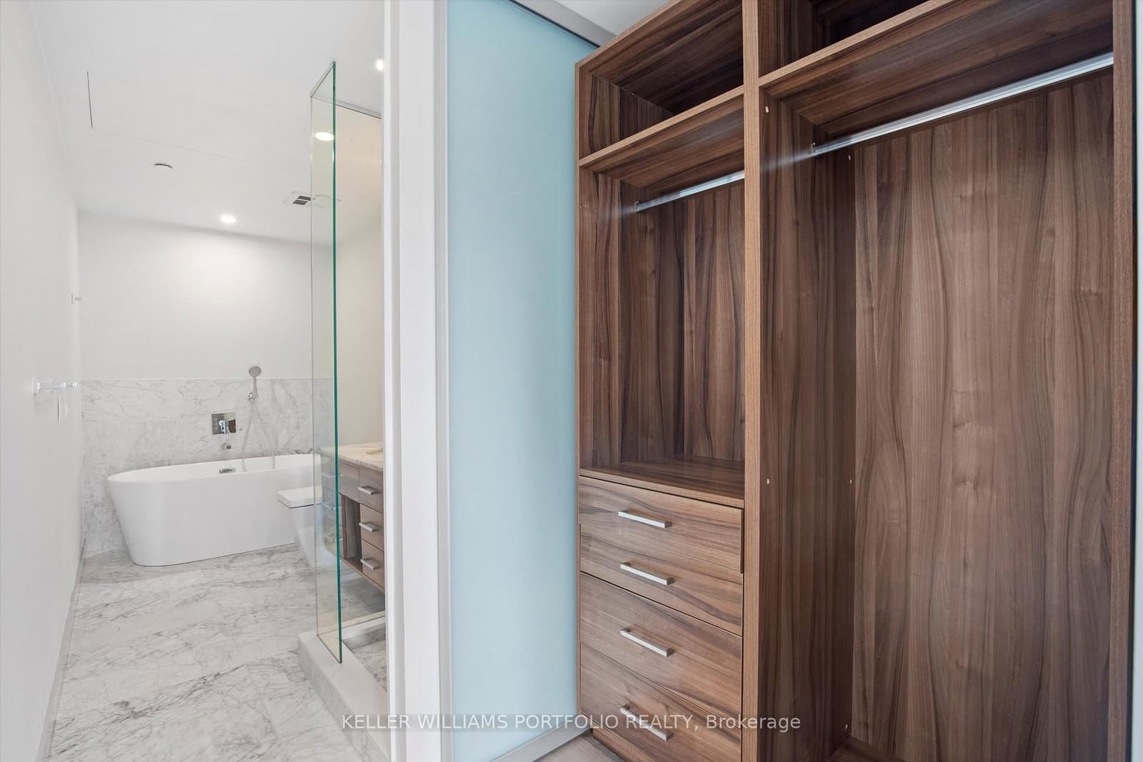 488 University Avenue, Unit 2408 thumbnail 8