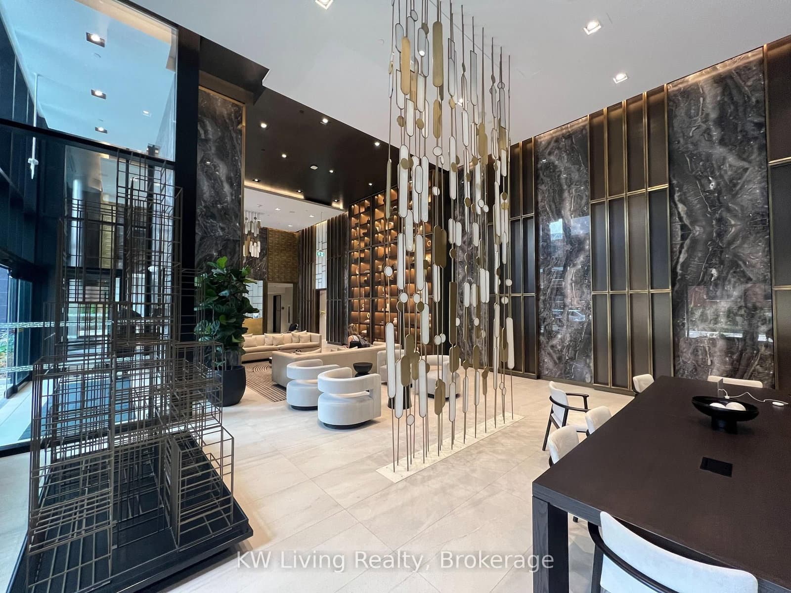 117 Broadway Avenue, Unit 201 thumbnail 2