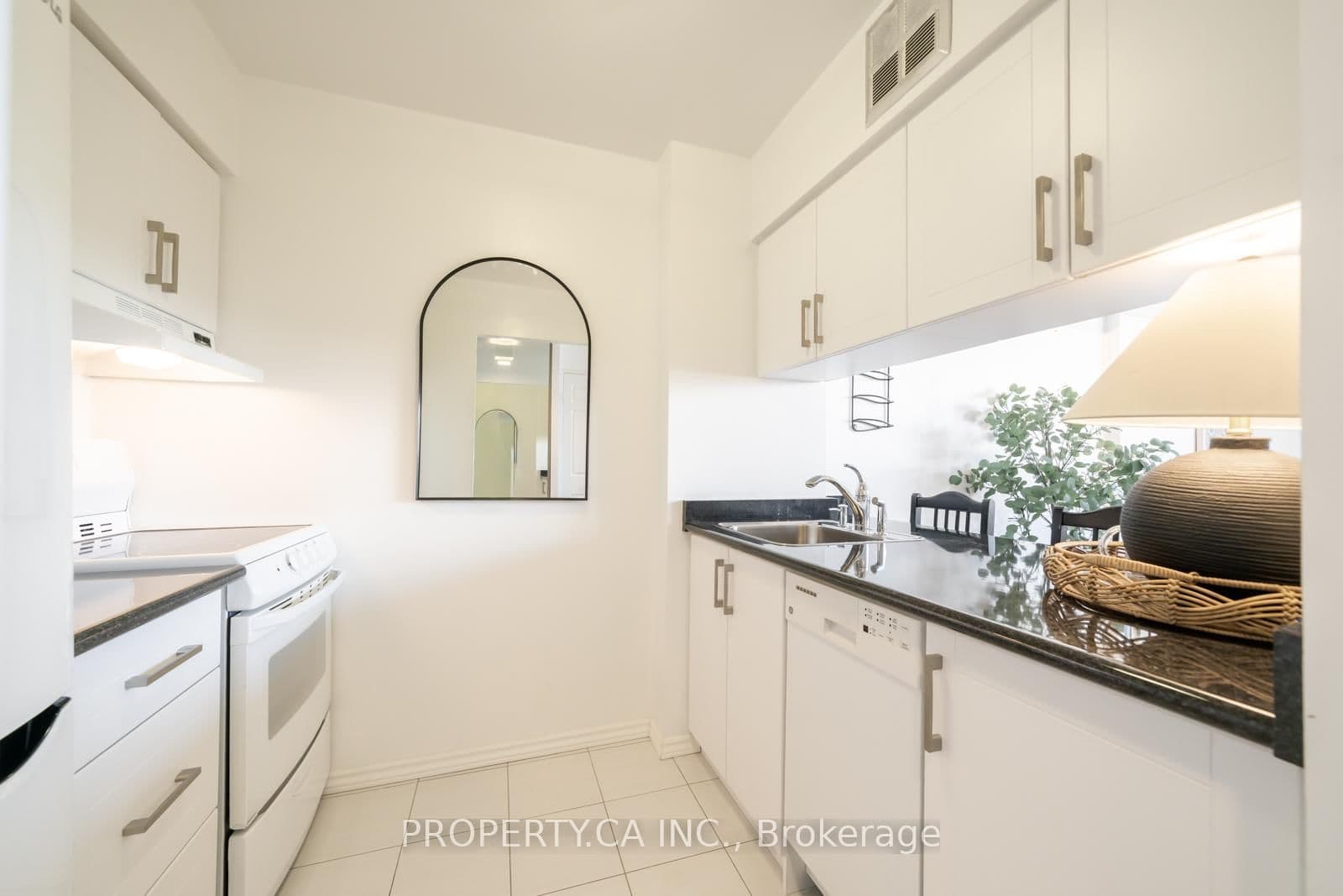 80 St Patrick Street, Unit 914 thumbnail 15