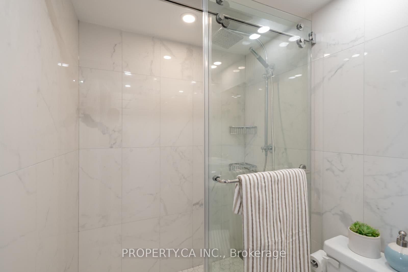 80 St Patrick Street, Unit 914 thumbnail 22