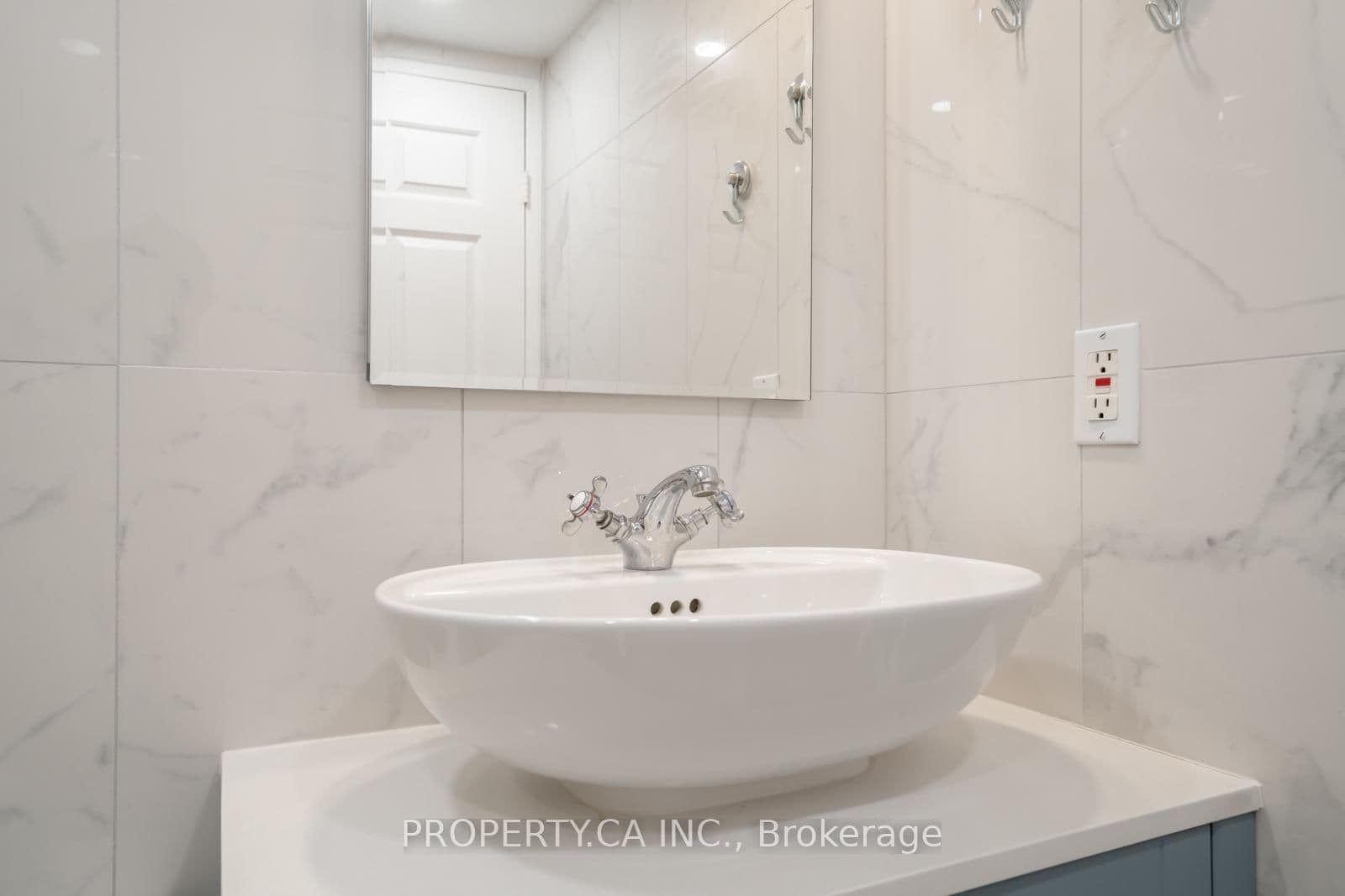 80 St Patrick Street, Unit 914 thumbnail 23