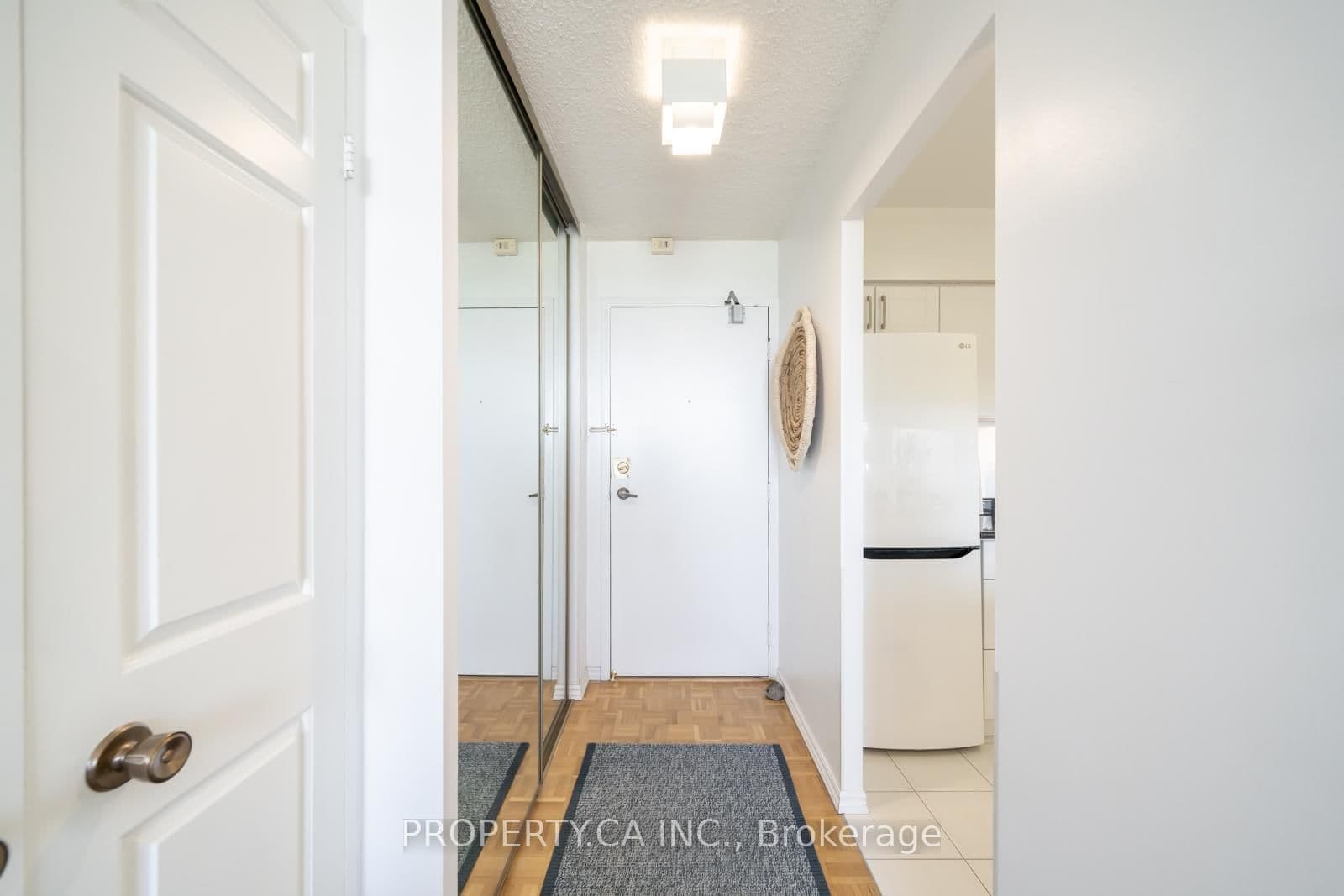 80 St Patrick Street, Unit 914 thumbnail 3