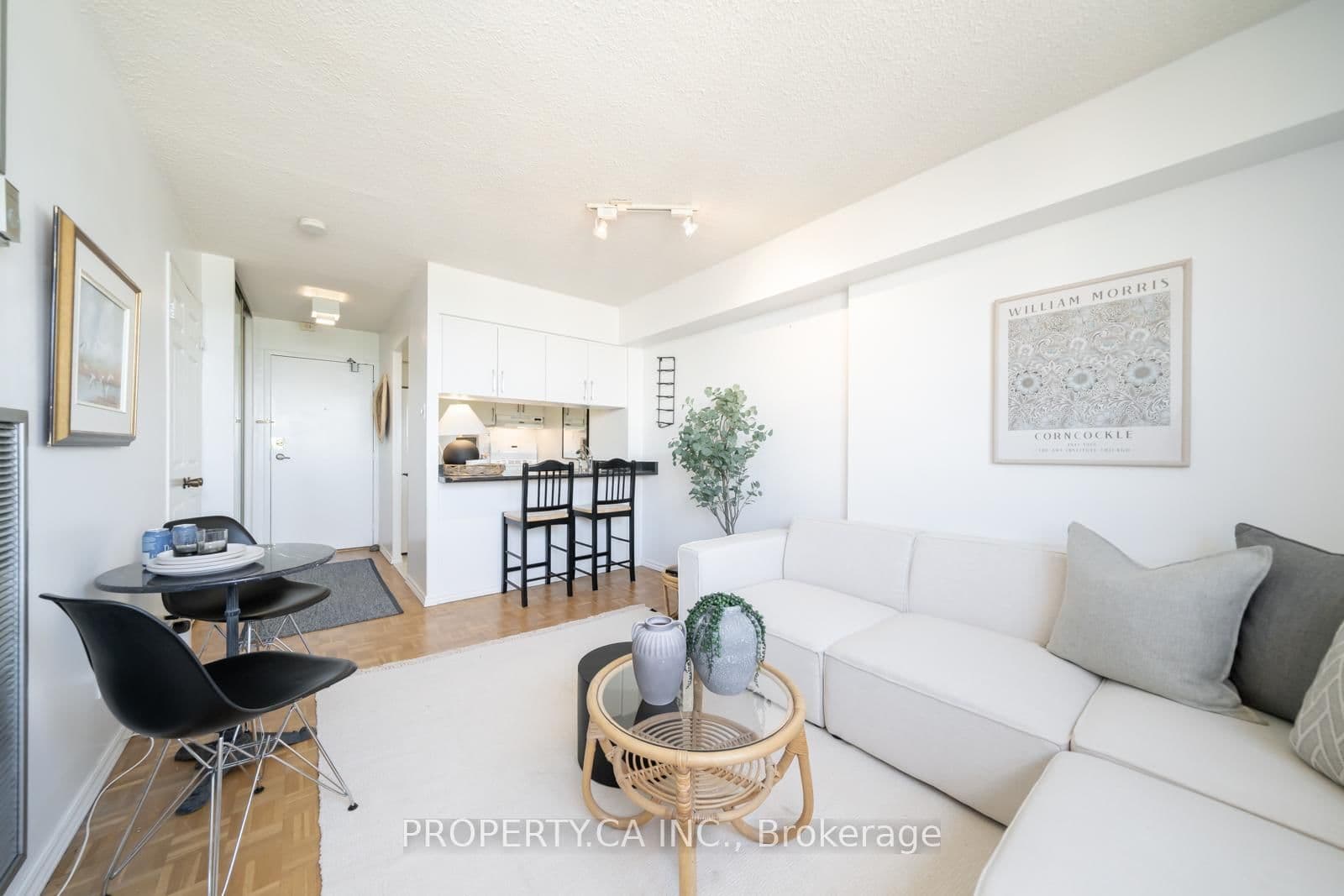 80 St Patrick Street, Unit 914 thumbnail 6