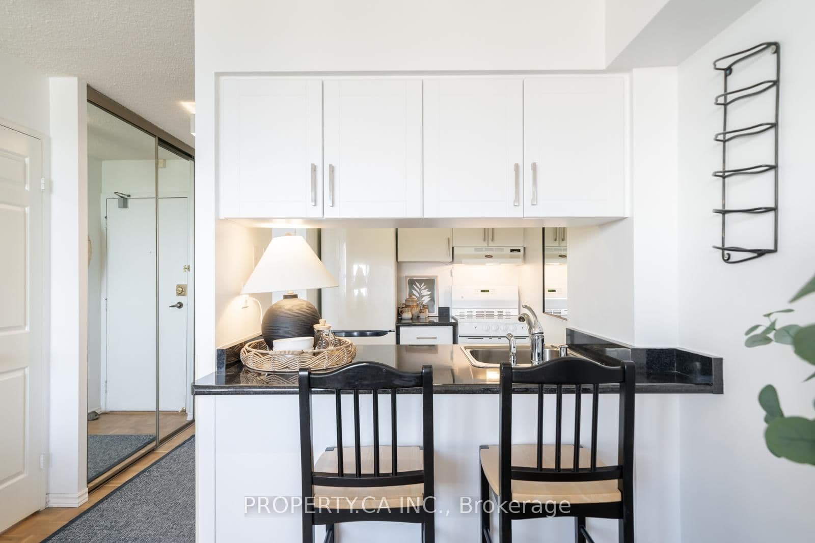 80 St Patrick Street, Unit 914 thumbnail 9