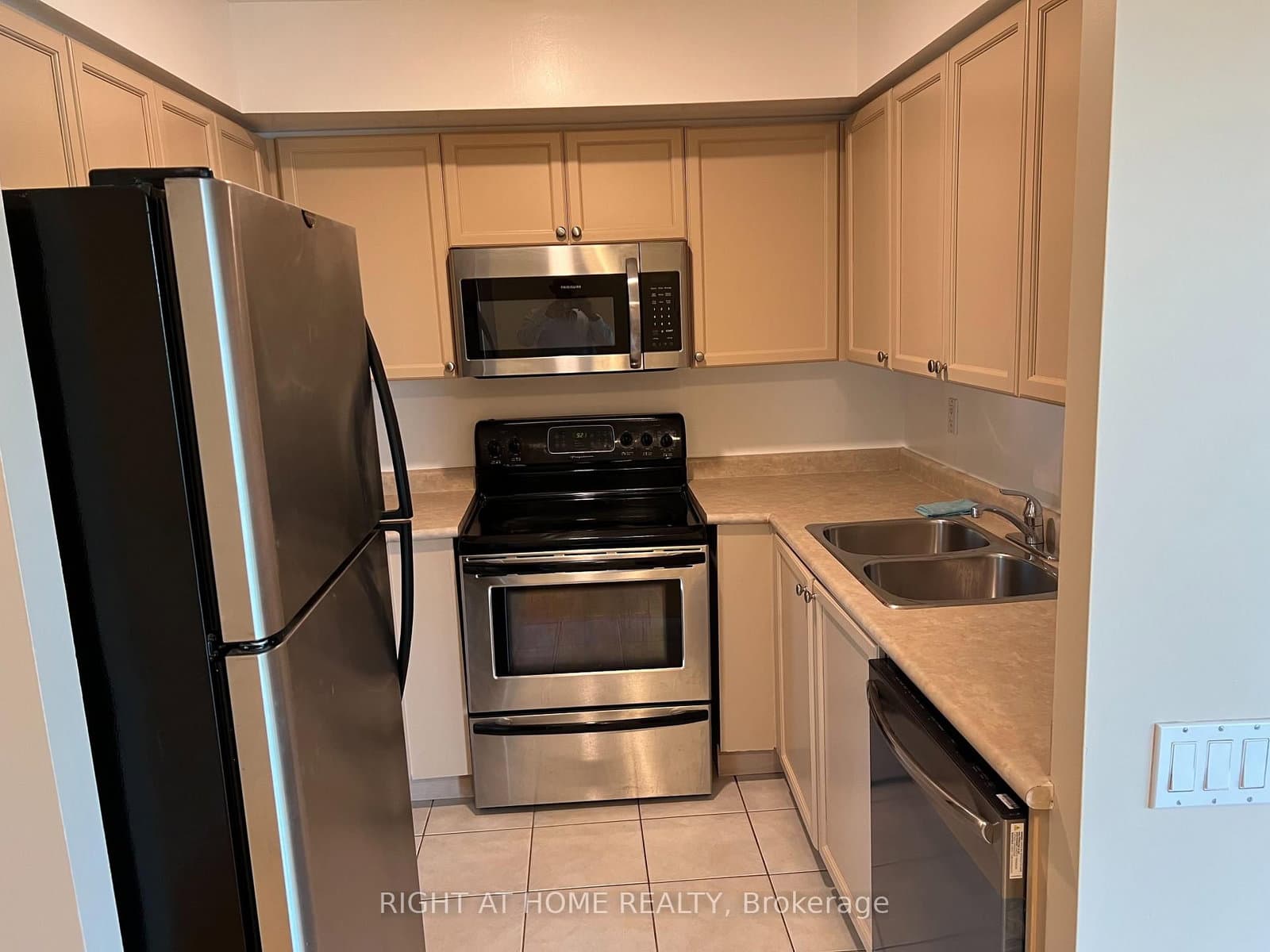 30 Harrison Garden Boulevard, Unit 503 thumbnail 7
