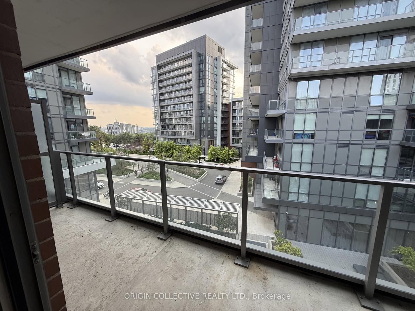 32 Forest Manor Road, Unit 407 thumbnail 2